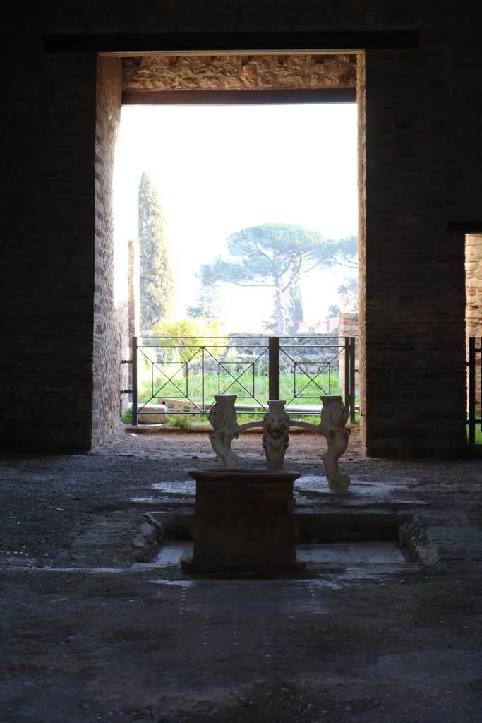 I.6.11 Pompeii. December 2018. 
Looking south across impluvium in atrium from entrance doorway. Photo courtesy of Aude Durand.