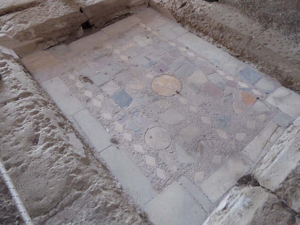 I.6.11 Pompeii. January 2017. Looking south-west across impluvium in atrium.
Foto Annette Haug, ERC Grant 681269 DÉCOR.