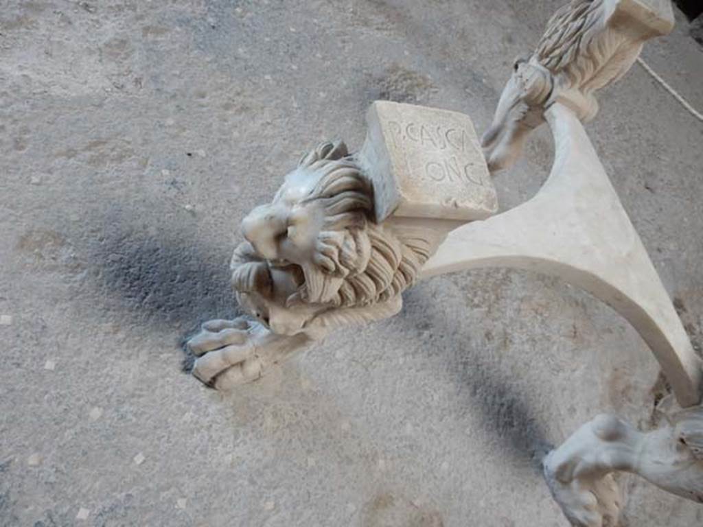 I.6.11 Pompeii. May 2017. On top of the first table leg is P(VBLIVS) CASCA LONG(INVS). 
Photo courtesy of Buzz Ferebee.