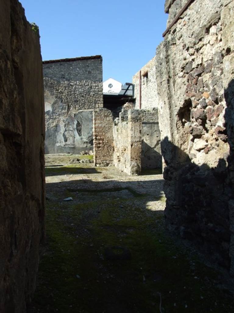 I.6.13 Pompeii. March 2009. Looking north-east from entrance, towards cubiculum in north-east corner of atrium.