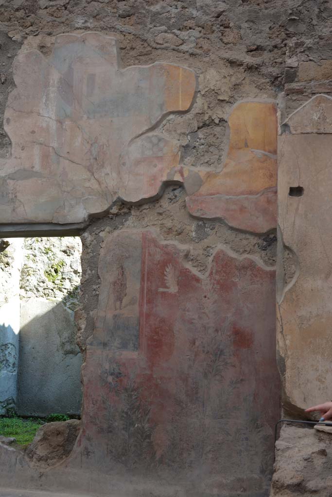 I.6.15 Pompeii. March 2019. 
Room 9, east wall of small garden with detail of paintings above and on south side of window.   
Foto Annette Haug, ERC Grant 681269 DÉCOR