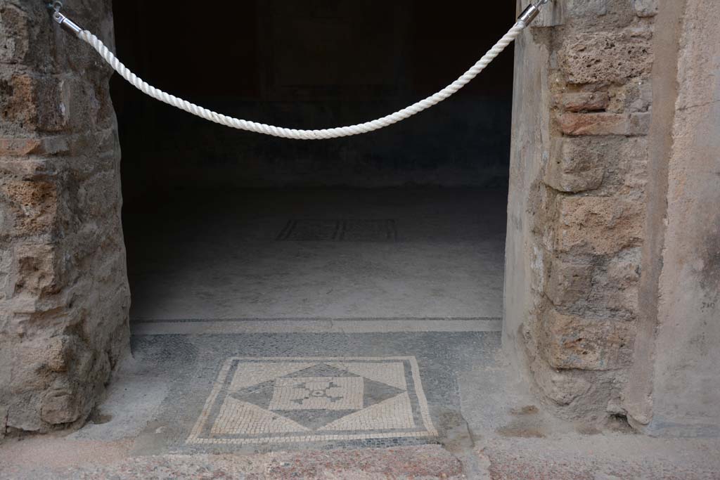 I.6.15 Pompeii. March 2019. Room 11, doorway with mosaic in threshold.     
Foto Annette Haug, ERC Grant 681269 DÉCOR