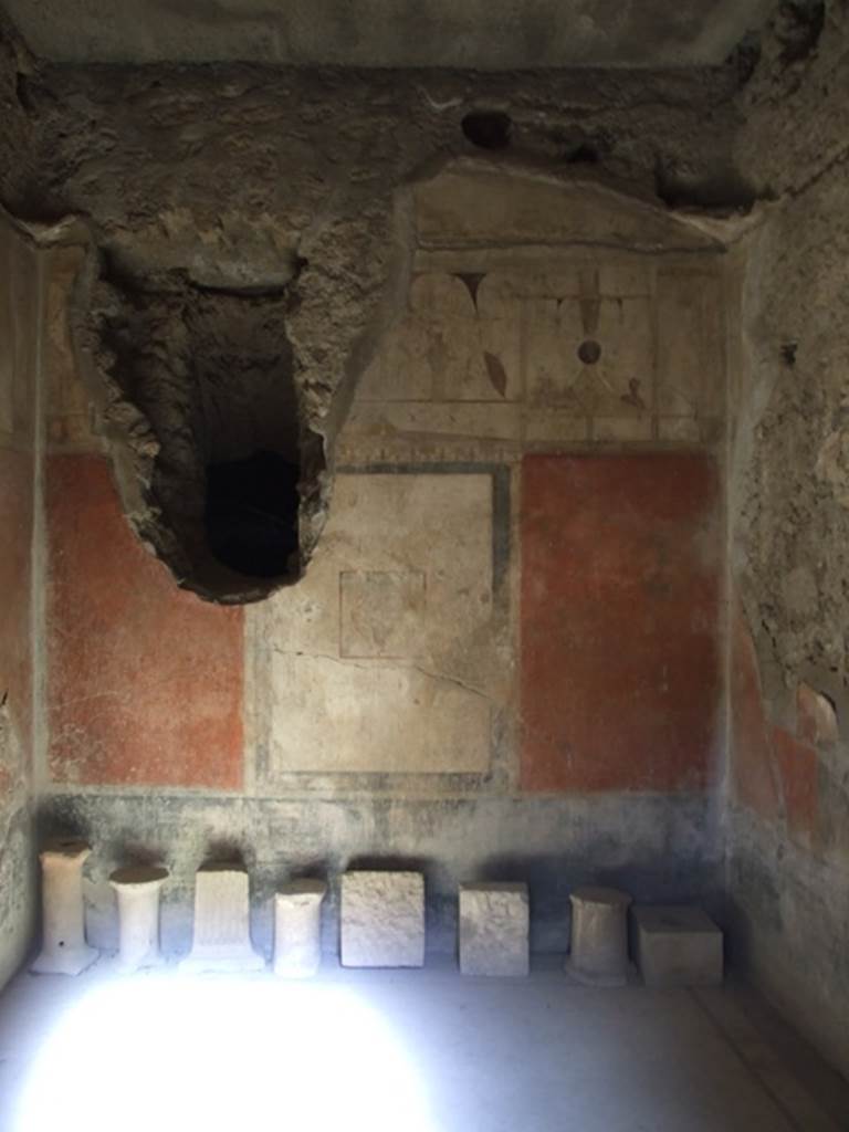 I.6.15 Pompeii.  March 2009. Room 11, Exedra.  Looking east.