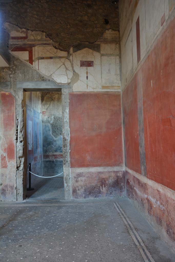 I.6.15 Pompeii. March 2019. 
Room 4, north-east corner of atrium, with doorway to room 12, on left.
Foto Annette Haug, ERC Grant 681269 DÉCOR