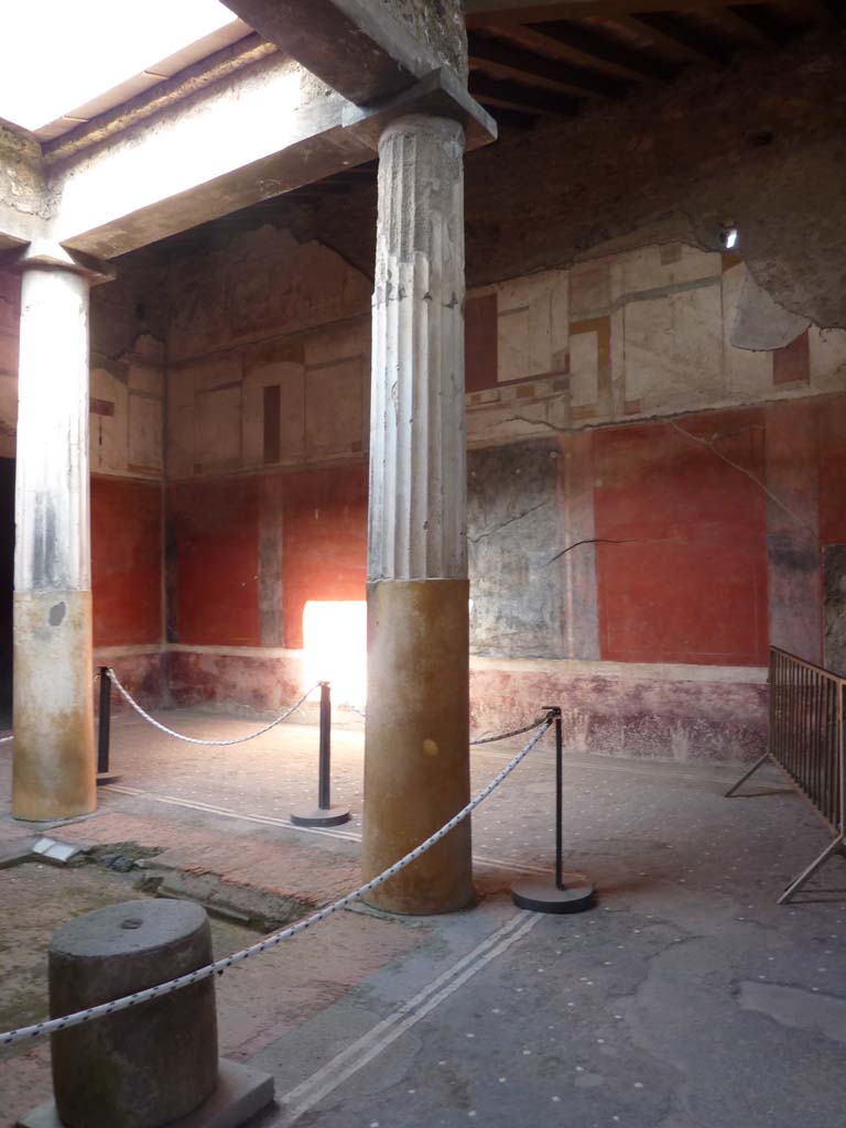 I.6.15 Pompeii. October 2014.  Room 4, looking across impluvium towards east wall of atrium.
Foto Annette Haug, ERC Grant 681269 DÉCOR