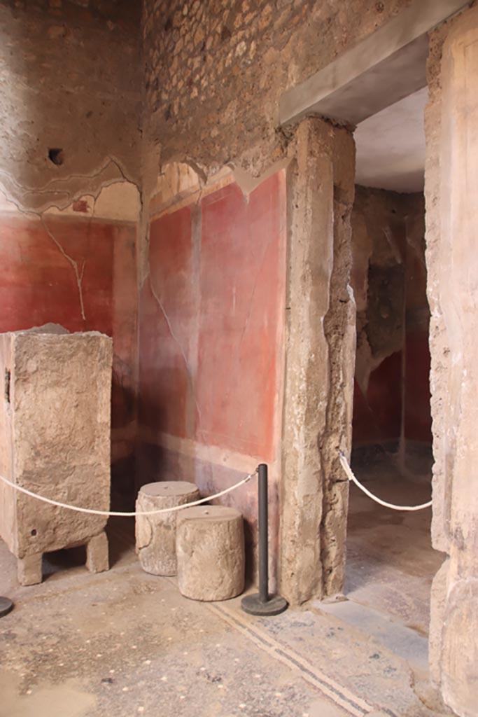 I.6.15 Pompeii. October 2023. 
Atrium 4, south-east corner and doorway to room 13. Photo courtesy of Klaus Heese.