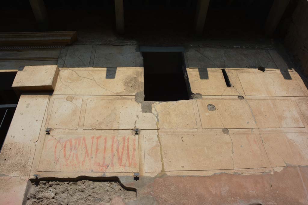 I.6.15 Pompeii. March 2019. Front façade on east (right) side of entrance doorway.        
Foto Annette Haug, ERC Grant 681269 DÉCOR