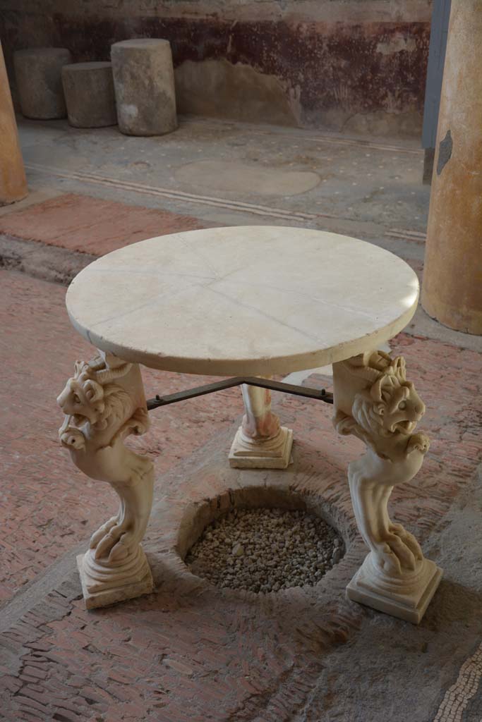I.6.15 Pompeii. October 2019. Room 4, looking south-west towards marble table with lion legs.          
Foto Annette Haug, ERC Grant 681269 DÉCOR