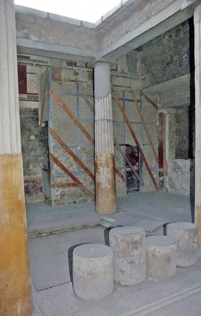 I.6.15 Pompeii. October 2001. 
Room 4, looking towards north-west corner of atrium. Photo courtesy of Peter Woods.