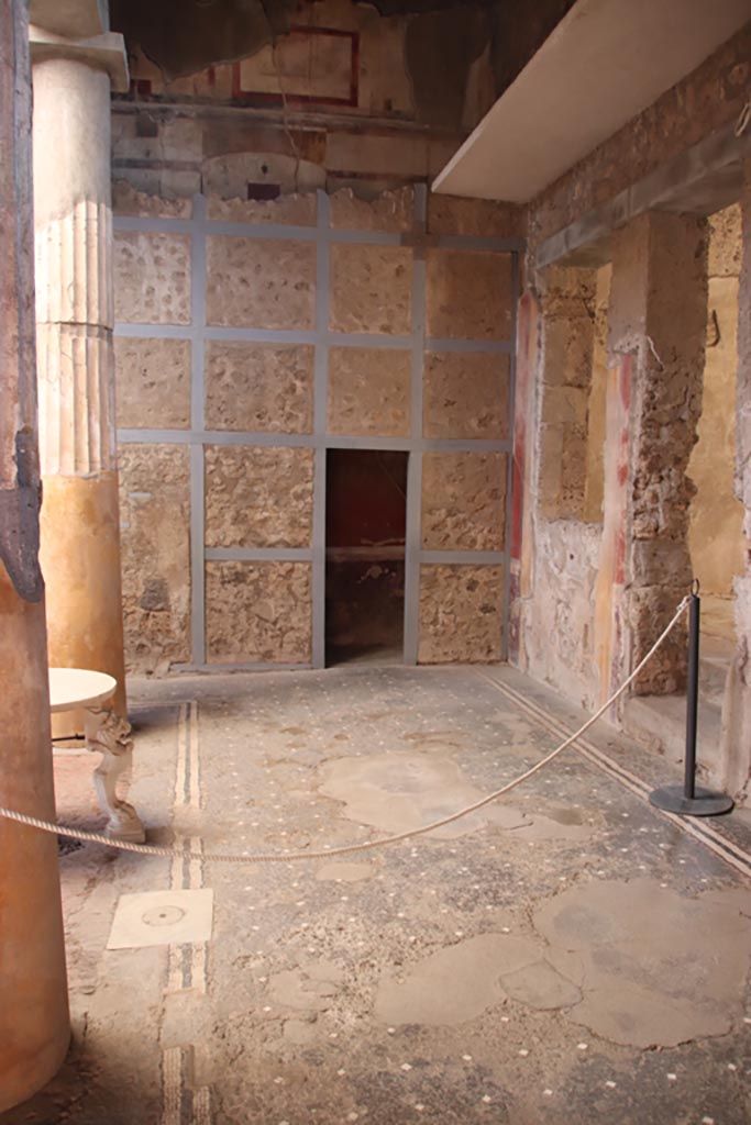 I.6.15 Pompeii. October 2023. 
Atrium 4, looking towards north-west corner. Photo courtesy of Klaus Heese.