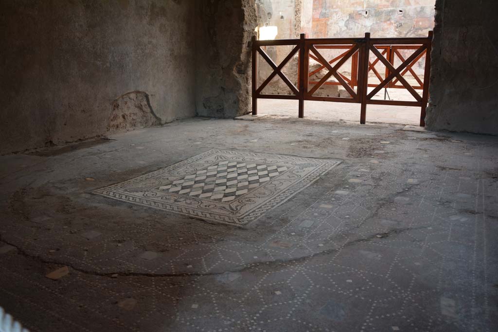 I.6.15 Pompeii. March 2019. Room 6, looking north across flooring from south-east corner.
Foto Annette Haug, ERC Grant 681269 DÉCOR