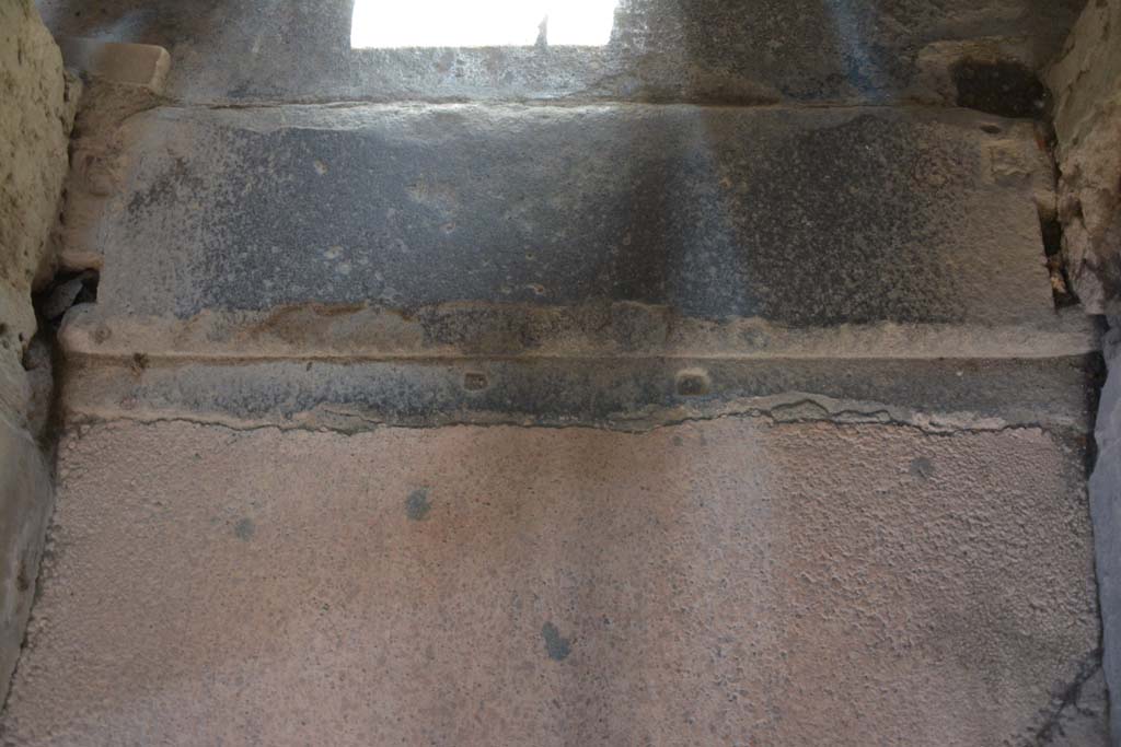 I.6.15 Pompeii. March 2019. Corridor 7, threshold of doorway at south end, looking south from corridor into atrium.  
Foto Annette Haug, ERC Grant 681269 DÉCOR