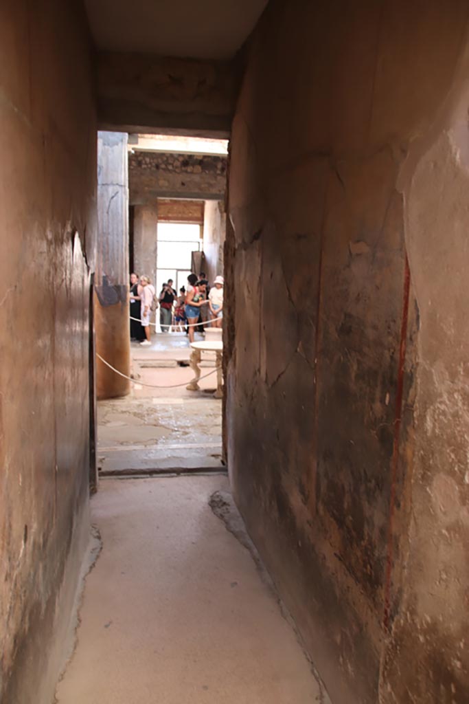 I.6.15 Pompeii. October 2023. 
Corridor 7, looking south to atrium from south portico. Photo courtesy of Klaus Heese.