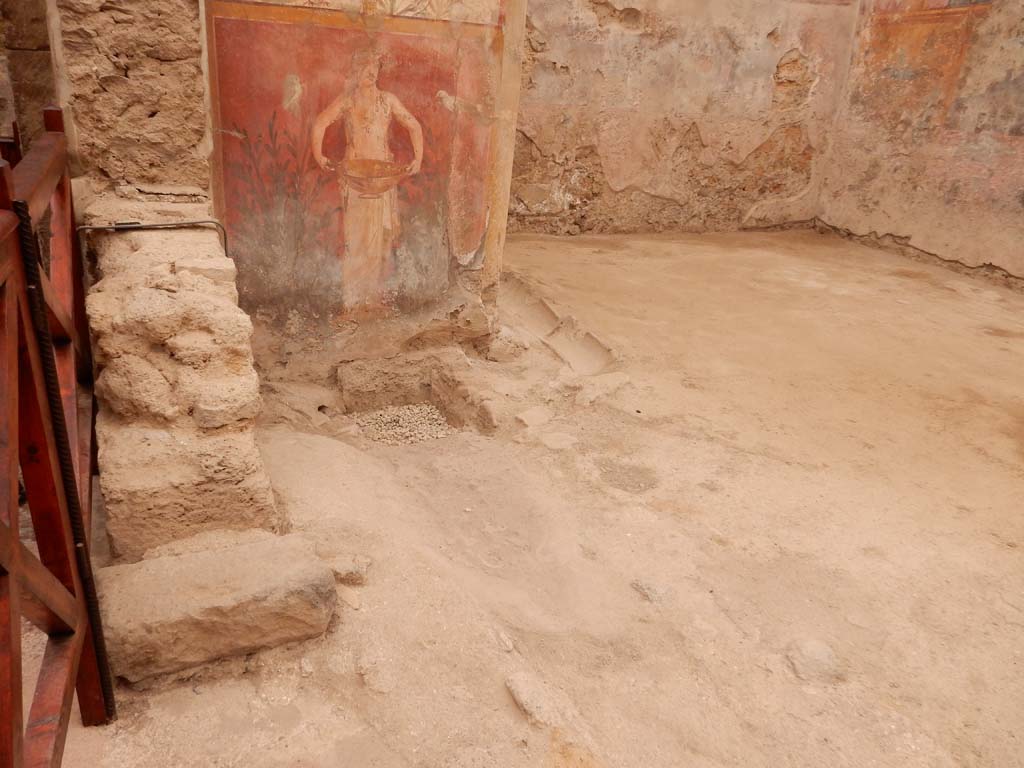 I.6.15 Pompeii. June 2019. Room 9, looking west across flooring of small garden area.
Photo courtesy of Buzz Ferebee.