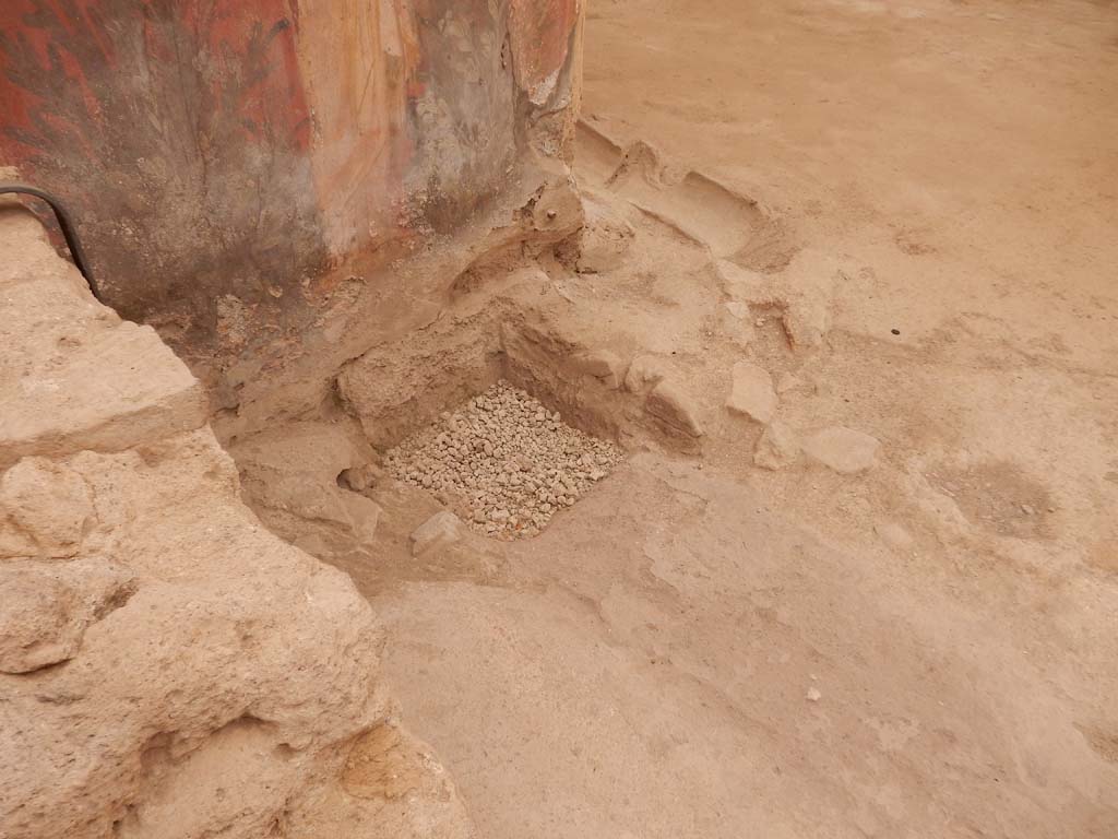 I.6.15 Pompeii. June 2019. Room 9, detail of gutter leading to cistern near small wall on west side.
Photo courtesy of Buzz Ferebee.