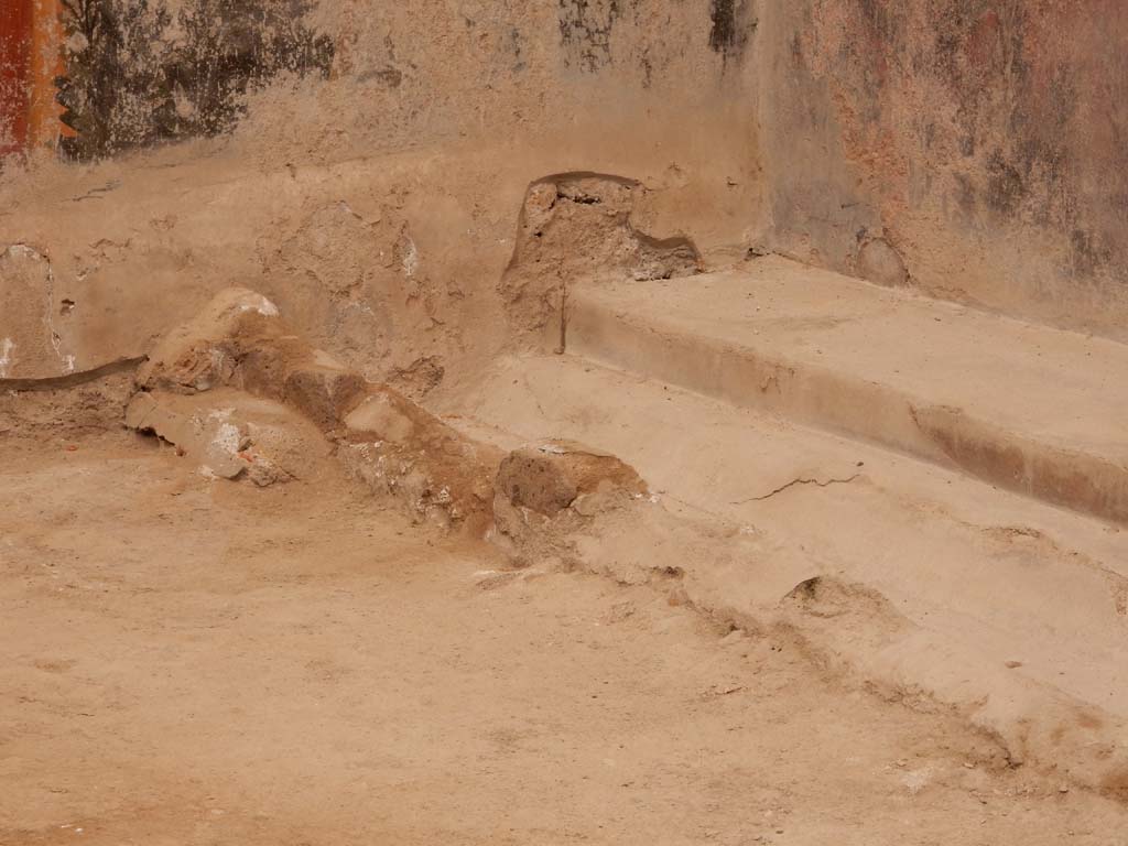 I.6.15 Pompeii. June 2019. Room 9, detail of garden area flooring, including a gutter, in north-east corner. 
Photo courtesy of Buzz Ferebee.