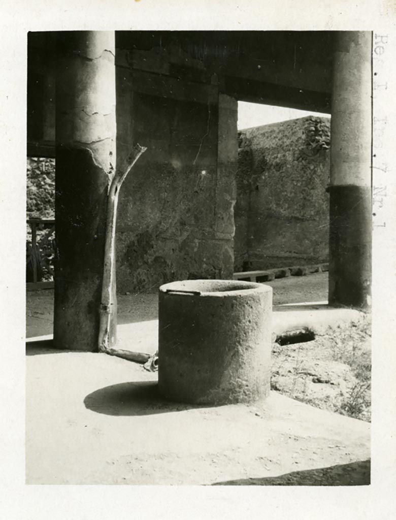 I.7.1 Pompeii. Pre-1937-39. Lava puteal in north-east corner of peristyle. 
Photo courtesy of American Academy in Rome, Photographic Archive. Warsher collection no. 1889.