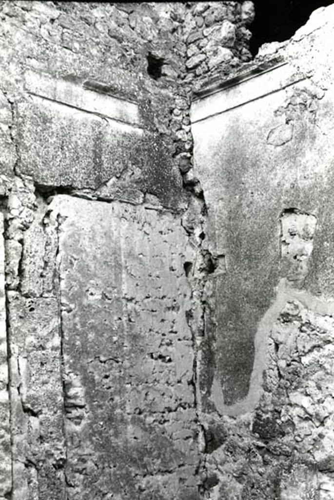 I.7.1 Pompeii. 1975.  Domus of P. Paquius Proculus, 1st room left of peristyle, NE corner.  Photo courtesy of Anne Laidlaw.
American Academy in Rome, Photographic Archive. Laidlaw collection _P_75_5_11.