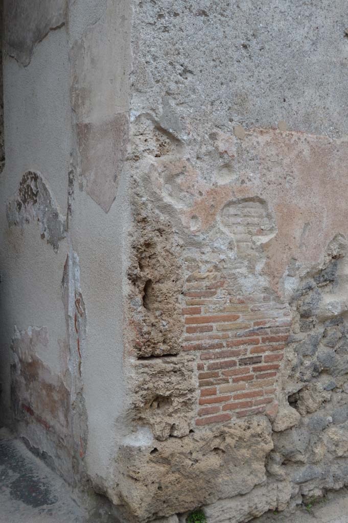 I.7.1, Pompeii. October 2017. Looking towards exterior west side of entrance doorway
Foto Taylor Lauritsen, ERC Grant 681269 DÉCOR.