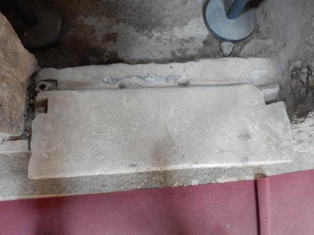 I.7.1 Pompeii. May 2016. Entrance threshold between atrium, and room in north-west corner of atrium. Photo courtesy of Buzz Ferebee.