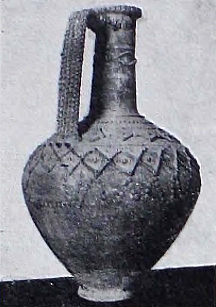 I.7.2 Pompeii. Large terracotta decorated vase, height 0.68m.
This was found, along with other objects, in the room under the stairs.
Under the handle, and written into the fresh clay, was the inscription P Corneli Corinti servos fecit (see below).
See Notizie degli Scavi di Antichità, 1927, (p. 12, fig. 4).