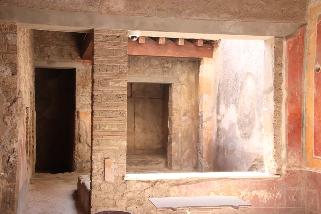 I.7.3 Pompeii. September 2019. Looking south to entrance to garden area and window from atrium. 
Photo courtesy of Klaus Heese.