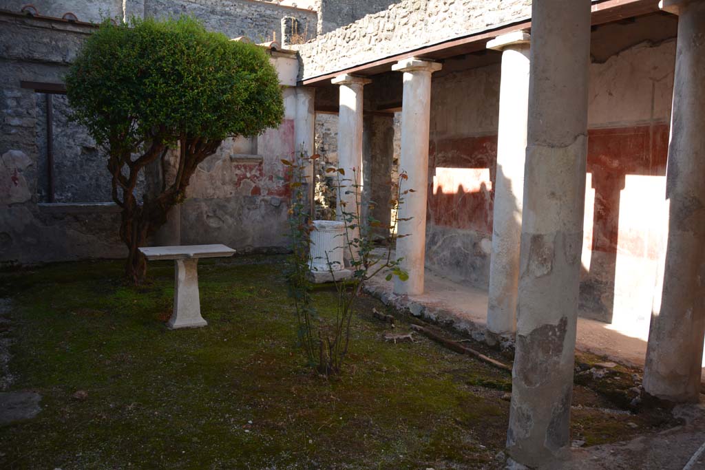I.7.7 Pompeii. October 2019. Looking west from east portico.
Foto Annette Haug, ERC Grant 681269 DÉCOR