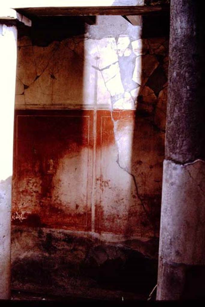 I.7.7 Pompeii. 1968. Looking towards the north portico. Photo by Stanley A. Jashemski.
Source: The Wilhelmina and Stanley A. Jashemski archive in the University of Maryland Library, Special Collections (See collection page) and made available under the Creative Commons Attribution-Non Commercial License v.4. See Licence and use details.
J68f0432