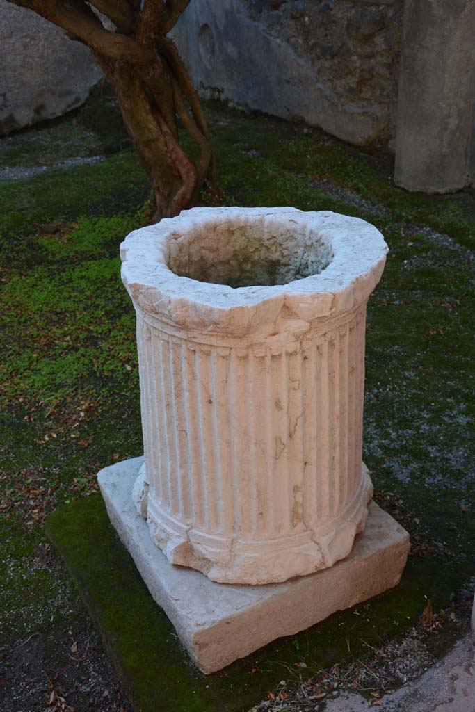 I.7.7 Pompeii. October 2019. Puteal in north portico of garden area.
Foto Annette Haug, ERC Grant 681269 DÉCOR