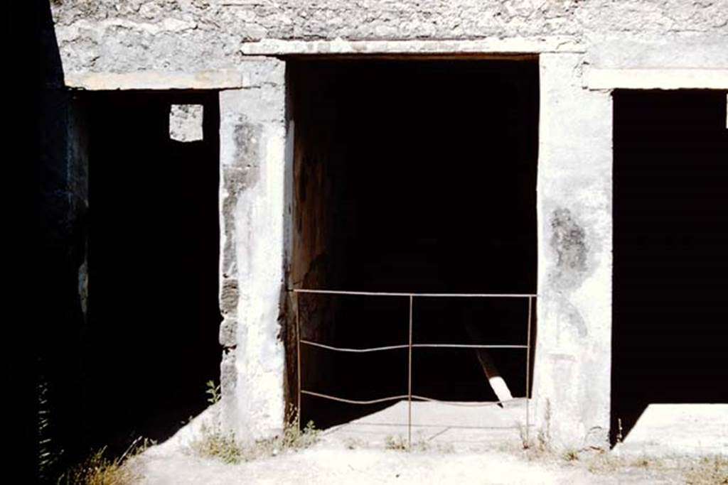 I.7.10 Pompeii. 1959. The central doorway being the blocked doorway. Photo by Stanley A. Jashemski.
Source: The Wilhelmina and Stanley A. Jashemski archive in the University of Maryland Library, Special Collections (See collection page) and made available under the Creative Commons Attribution-Non Commercial License v.4. See Licence and use details.
J59f0319