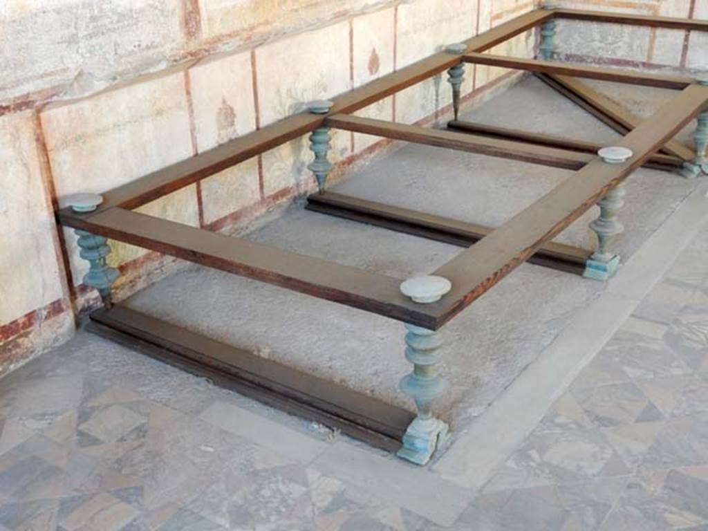 I.7.11 Pompeii. May 2017. Reproduction couches. Photo courtesy of Buzz Ferebee.