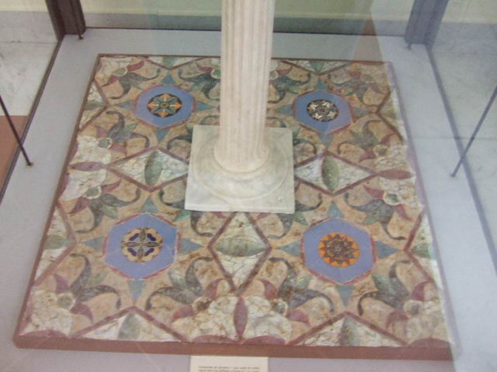 I.7.11 Pompeii.  Reproduction of flooring of triclinium in I.7.11, from Naples Archaeological Museum.