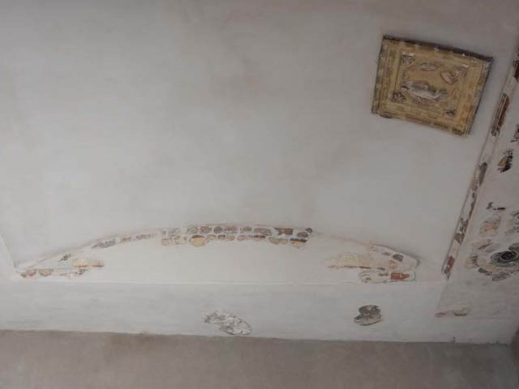 I.7.11 Pompeii. May 2017. Detail from north end of ceiling of triclinium.  Photo courtesy of Buzz Ferebee.