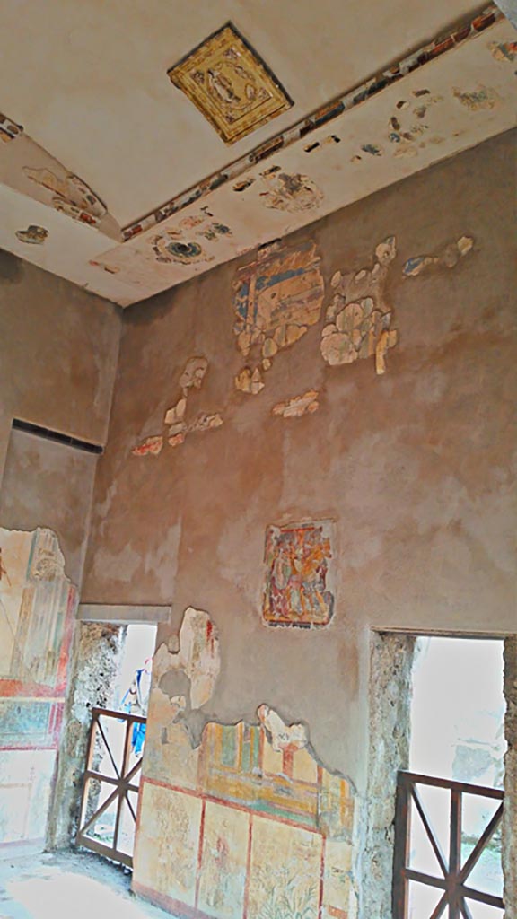 I.7.11 Pompeii. 2017/2018/2019.
Looking towards east wall and ceiling of triclinium. Photo courtesy of Giuseppe Ciaramella