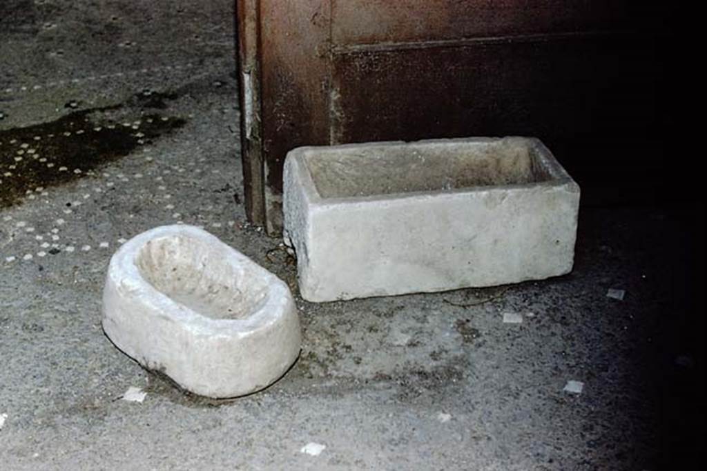 I.7.11 Pompeii. 1959. Marble items on the floor outside of the door leading into the exedra. Photo by Stanley A. Jashemski.
Source: The Wilhelmina and Stanley A. Jashemski archive in the University of Maryland Library, Special Collections (See collection page) and made available under the Creative Commons Attribution-Non Commercial License v.4. See Licence and use details. J59f0323