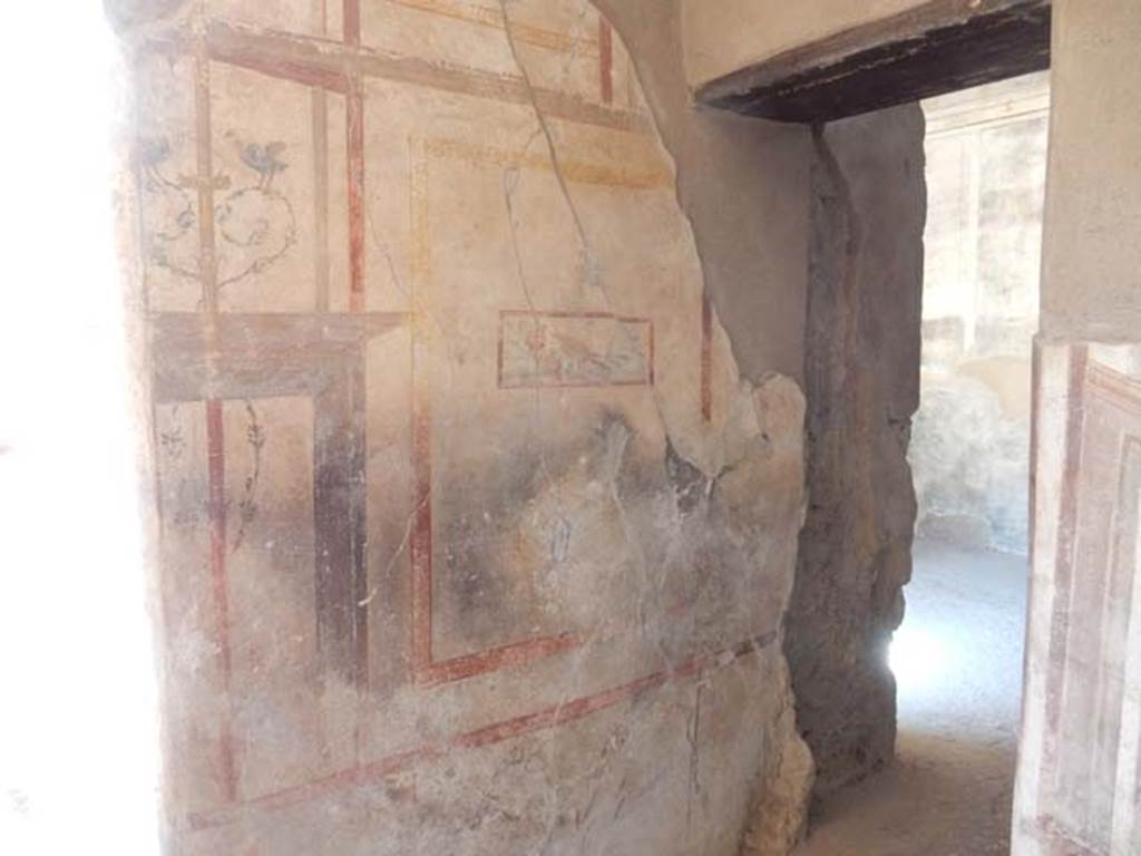 .7.11 Pompeii. May 2017, cubiculum to south-east of atrium, north wall. 
Photo courtesy of Buzz Ferebee.