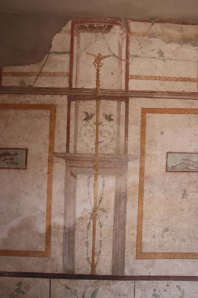 I.7.11 Pompeii. September 2021. 
Detail of centre of south wall of cubiculum to south-east of atrium. Photo courtesy of Klaus Heese.