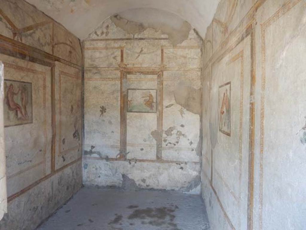 I.7.11 Pompeii. May 2017. Looking west through doorway into cubiculum. Photo courtesy of Buzz Ferebee.
