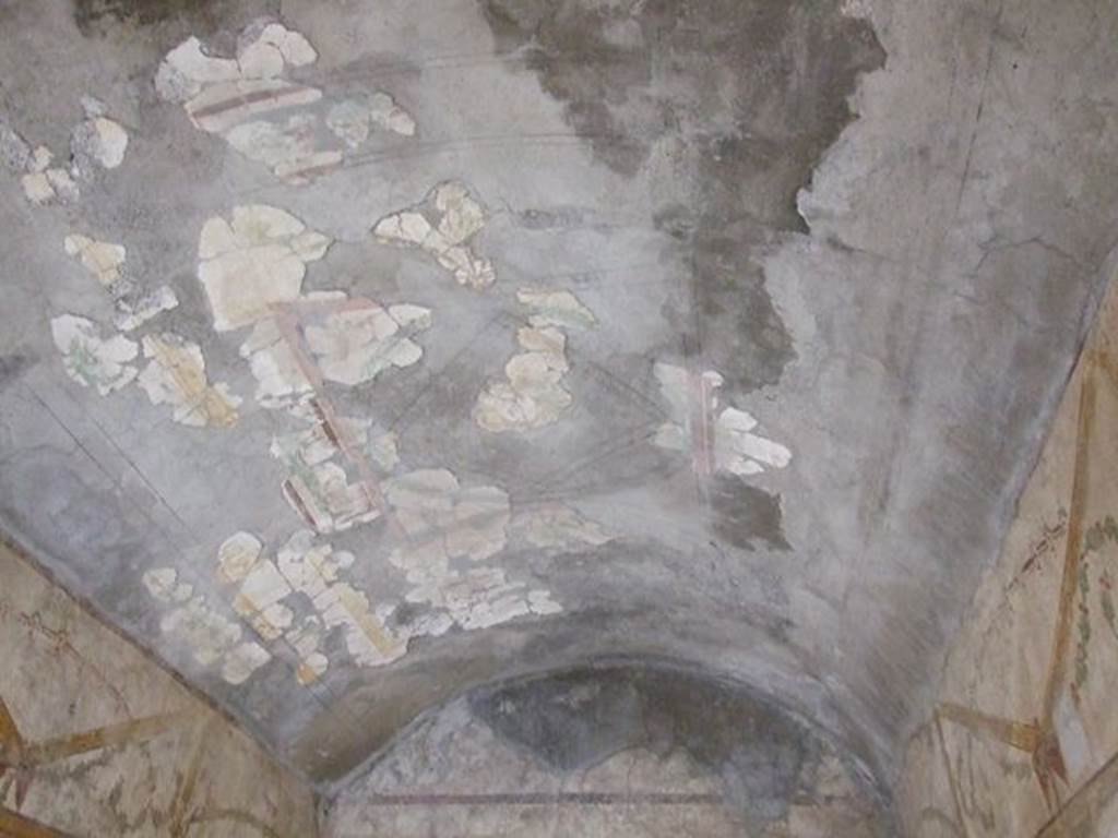 .7.11 Pompeii. December 2006. Detail of painted ceiling in bedroom on west side of atrium, looking west.