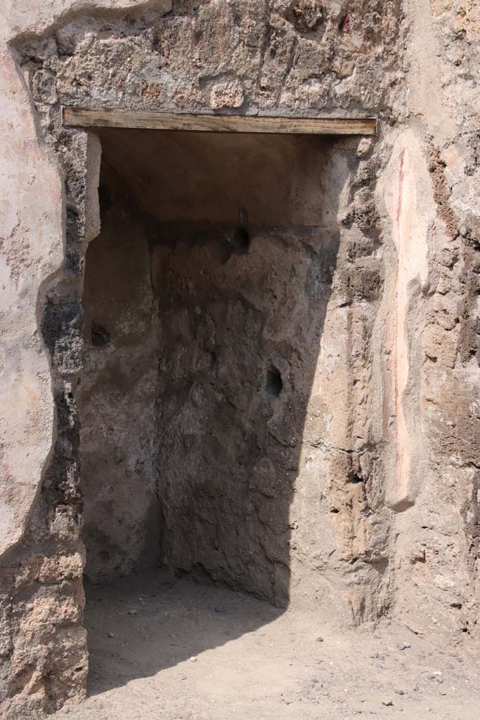 I.7.11 Pompeii. September 2021. 
Small room, cupboard, recess or latrine at the east end of the north wall of I.7.10/11 under stairs. 
Photo courtesy of Klaus Heese.
