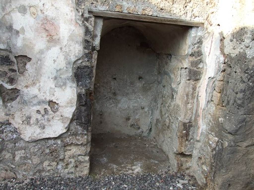I.7.11 Pompeii. December 2006. Cupboard or small room on the north wall of I.7.10 under stairs. According to PPP, this may be the latrine.
According to PPP, number 10711A101 on page 60, is described as – 
“North wall with room of the stairs to the west, and latrine to the east”.
See Bragantini, de Vos, Badoni, 1981. Pitture e Pavimenti di Pompei, Parte 1. Rome: ICCD. (p.60)
