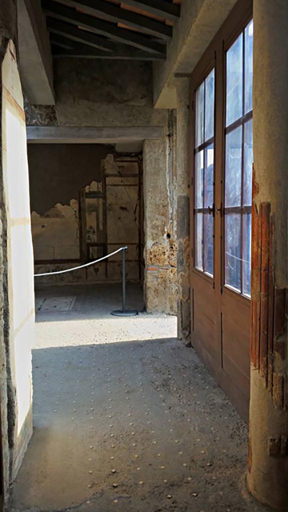 I.7.11 Pompeii. 2015/2016. 
Looking east towards exedra. Photo courtesy of Giuseppe Ciaramella.