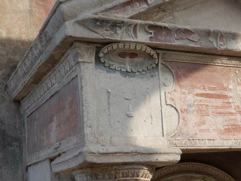I.7.12 Pompeii. May 2017. Detail of raised stucco on nymphaeum on east end. 
Photo courtesy of Buzz Ferebee.