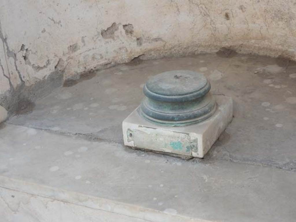 I.7.12 Pompeii. May 2017. Fountain base from nymphaeum. Photo courtesy of Buzz Ferebee. According to Jashemski,  “in the niche stood a bronze fountain statuette of Pomona holding a bivalve shell filled with fruit (0.38m high), now in Naples Archaeological Museum, inventory number 144276, from which the jetting water fell down four marble steps into the small square pool below”. See Jashemski, W. F., 1993. The Gardens of Pompeii, Volume II: Appendices. New York: Caratzas, (p.38).