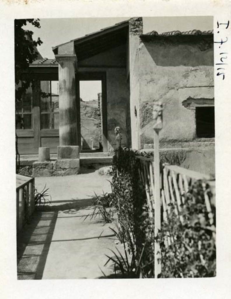 I.7.10/12 Pompeii, listed as I.7.12/15. 1937-39. Looking north across garden towards north portico area. Photo courtesy of American Academy in Rome, Photographic Archive.  Warsher collection no. 1892a