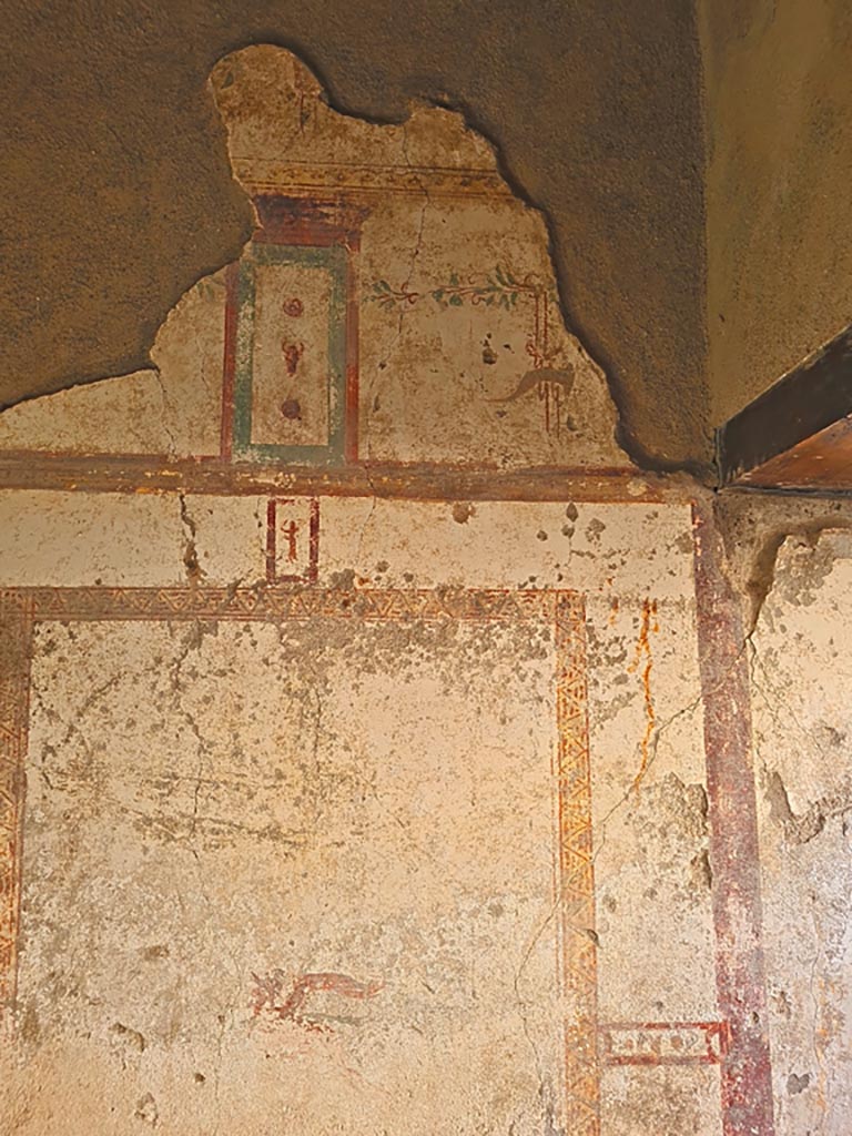 I.7.12 Pompeii. March 2024. 
Upper west wall of cubiculum towards north end. Photo courtesy of Giuseppe Ciaramella.