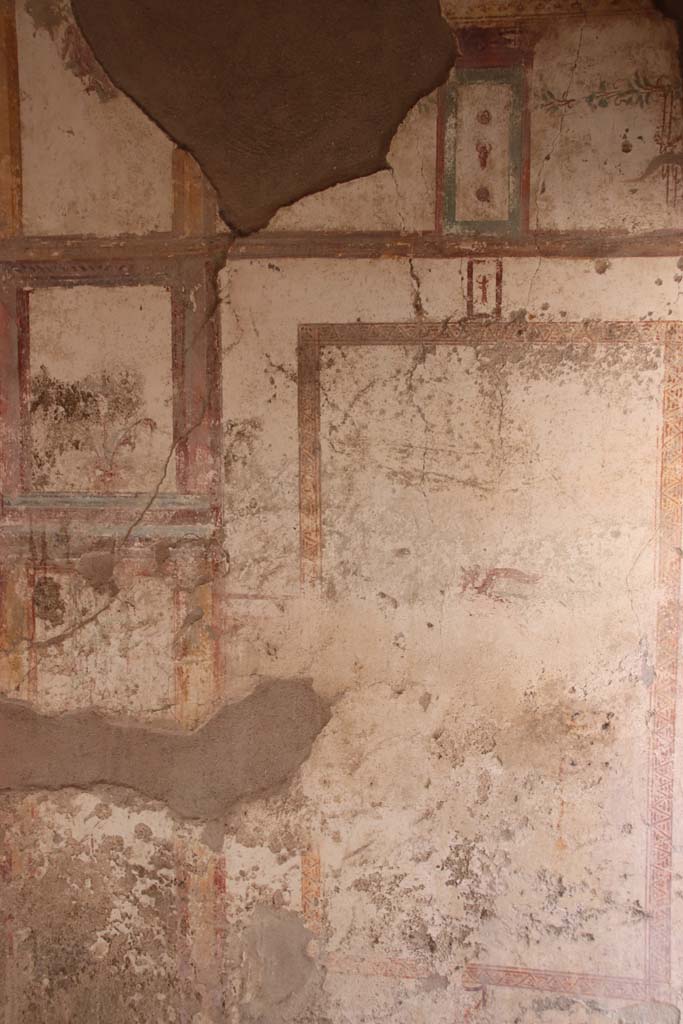 I.7.12 Pompeii. September 2021. 
West wall of cubiculum towards north end. Photo courtesy of Klaus Heese.