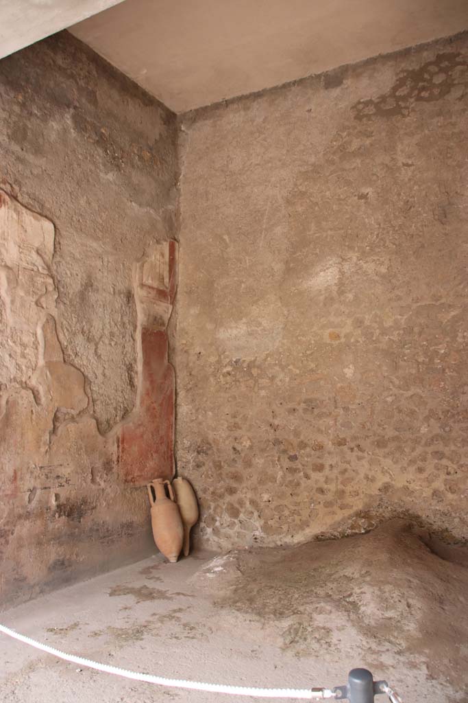 I.7.19 Pompeii. September 2021. 
Looking towards north-west corner of exedra. Photo courtesy of Klaus Heese.