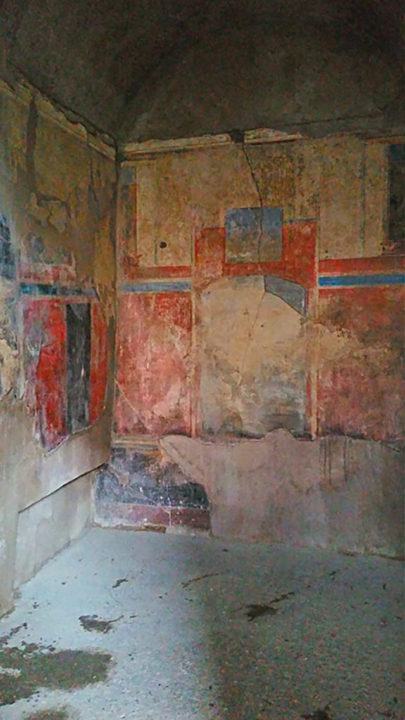 I.7.19 Pompeii. 2017/2018/2019. 
North-east corner and east wall of cubiculum. Photo courtesy of Giuseppe Ciaramella.