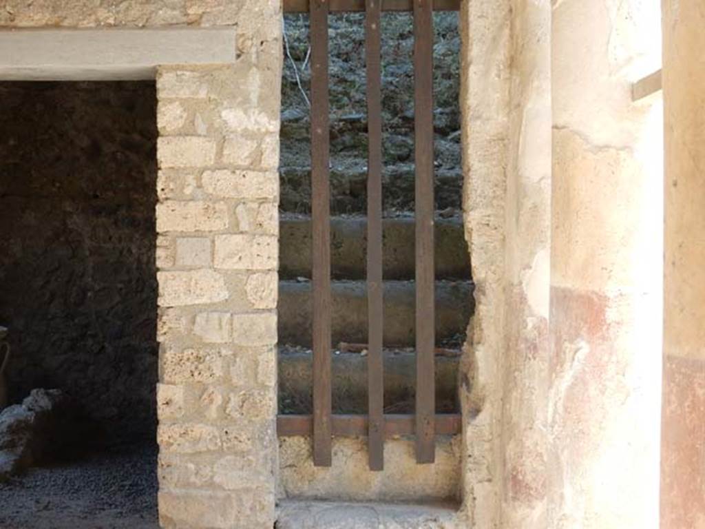 I.7.19 Pompeii. May 2017. Small room and steps in south-east corner of garden area.
Photo courtesy of Buzz Ferebee.